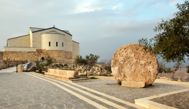 Mar Muerto – Monte Nebo – Um Er– Rasas – Castillo Shobak Panorámico – Petra